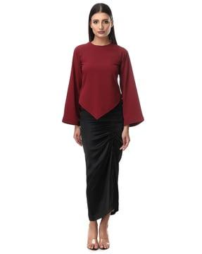 round-neck top with sharp hem