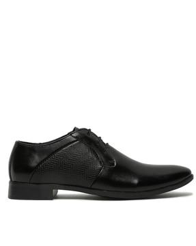 round-toe derbys with lace fastenings