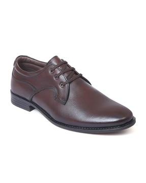 round-toe derbys with lace-fastening