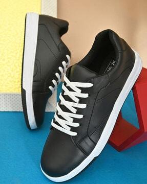 round-toe lace-up shoes