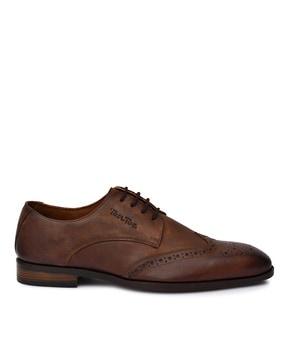 round-toe leather brogues
