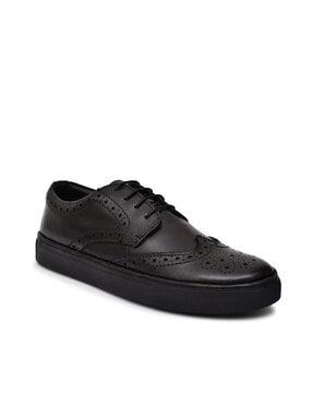 round-toe leather brogues