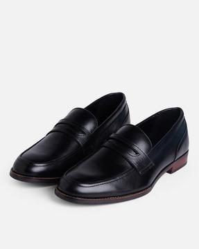 round-toe loafers with synthetic upper