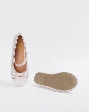 round-toe slip-on flat shoes with bow accent