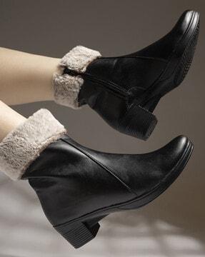 round-toe boots with lace fastening