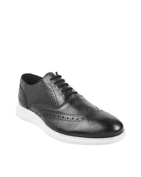 round-toe brogues formal shoes