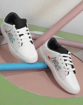 round-toe canvas shoes with lace fastening