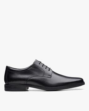 round-toe derby shoes