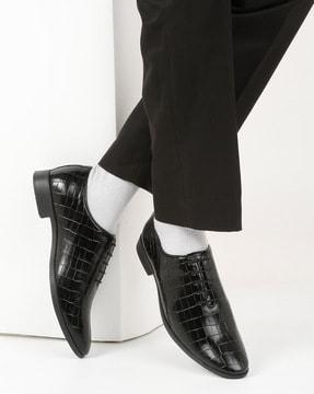 round-toe derbys with lace fastenings