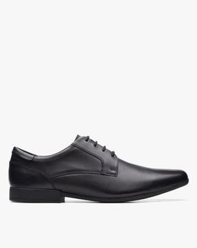 round-toe flat derbys