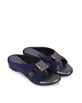 round toe flat sandals