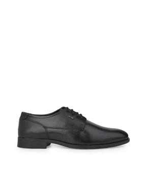 round-toe formal shoes with lace-fastening