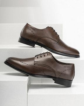 round-toe formal shoes with lace fastening