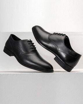 round-toe formal shoes with lace fastening