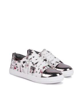 round toe graphic print lace-ups