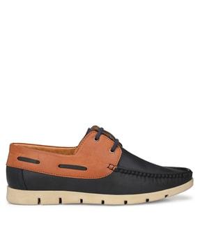 round-toe lace-up boat shoes