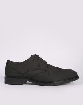 round-toe lace-up brogues