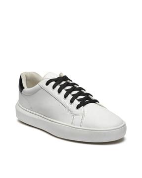 round-toe lace-up casual shoes