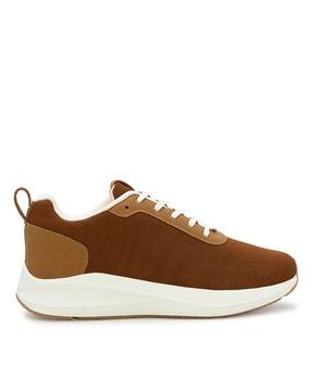 round-toe lace-up running shoes