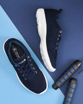 round-toe lace-up running shoes