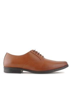 round-toe lace-up shoes