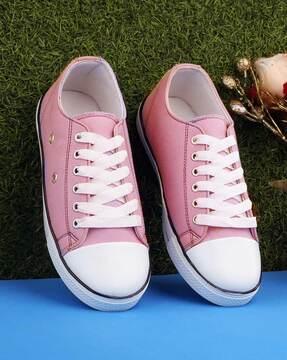 round-toe lace-up shoes