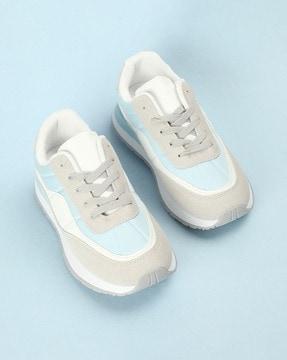 round-toe lace-up sneakers