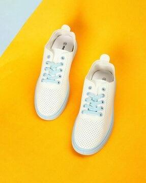 round-toe lace-up sneakers