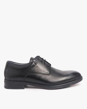 round-toe leather derby shoes