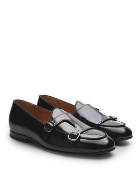 round-toe loafers with buckle closure