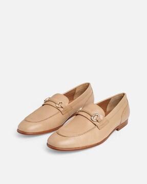 round-toe loafers with metal accent
