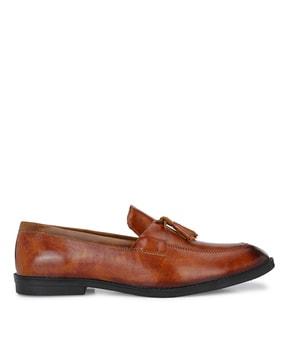 round-toe loafers with tassels