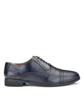 round-toe oxfords with lace fastening