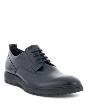 round-toe oxfords with lace fastening