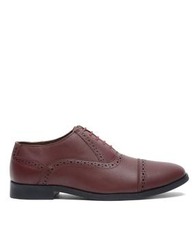 round-toe oxfords with lace fastening