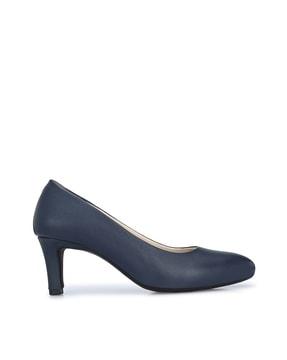 round-toe pump heeled shoes