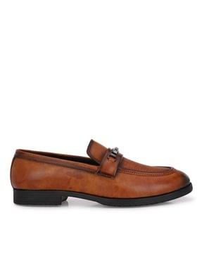 round-toe slip-on loafers with metal accent