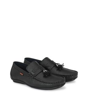 round-toe slip-on loafers with tassels