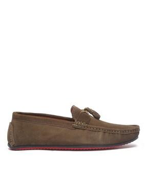 round-toe slip-on loafers with tassels