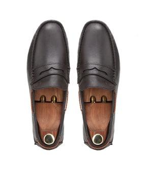 round toe slip-on loafers