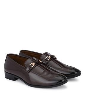 round-toe slip-on mocassin with metal accent