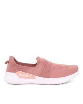 round-toe slip-on running shoes