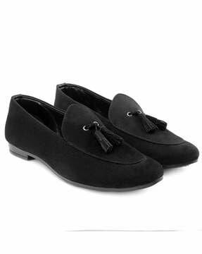 round-toe slip-on shoes with tassels