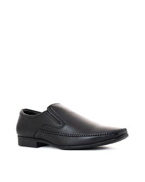 round-toe slip-on shoes