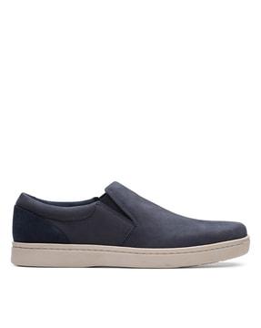 round-toe slip-on shoes