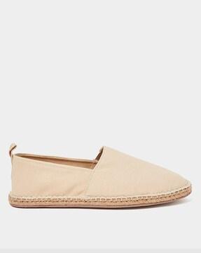 round-toe slip-on shoes