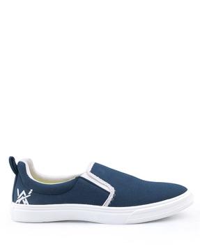 round-toe slip-on shoes