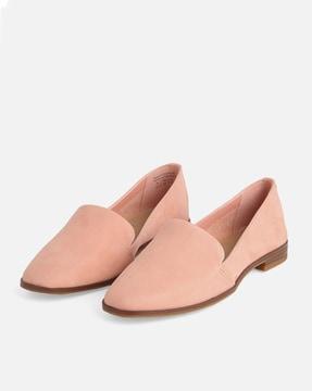 round-toe slip-on shoes