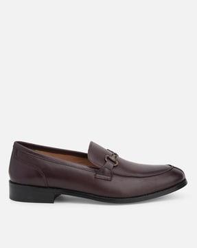 round-toe slip-on shoes