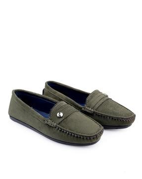 round-toe slip-on shoes